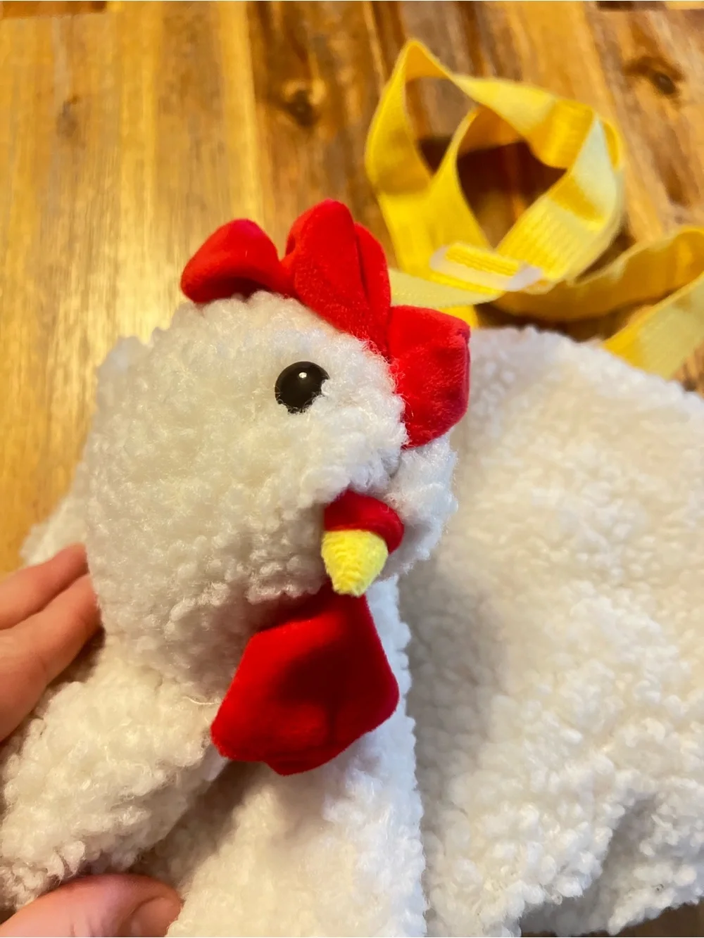 Novelty Chicken Shoulder Bag in White and Yellow